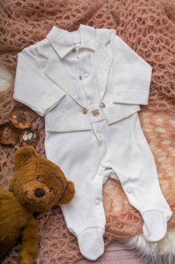 Çocuklar akıllı kıyafetler düz yatıyordu fotoğraf