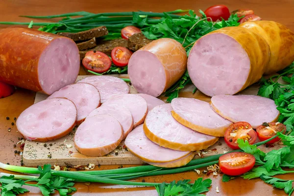 햄과 소시지를 비롯 한 다양 한 육류 제품 — 스톡 사진