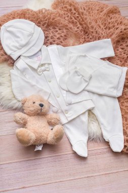 Çocuklar akıllı kıyafetler düz yatıyordu fotoğraf