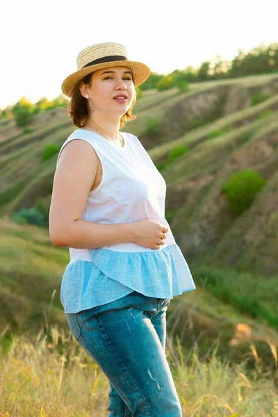 Beautiful portrait of pregnant woman. — Stock Photo, Image