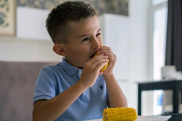 Kid eating cort at home — Stock Photo, Image