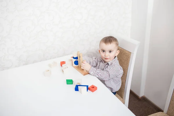 かわいいです赤ちゃん男の子とともにブロック ストックフォト