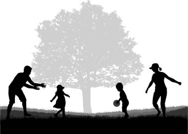 Siluet aile doğada.