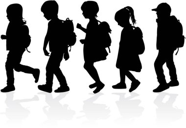 Sırt çantalı bir çocuğun silueti. .