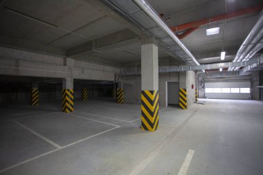 çok istasyonu yeraltı otoparkı araçlar için