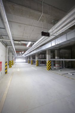 çok istasyonu yeraltı otoparkı araçlar için