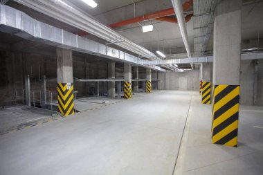çok istasyonu yeraltı otoparkı araçlar için