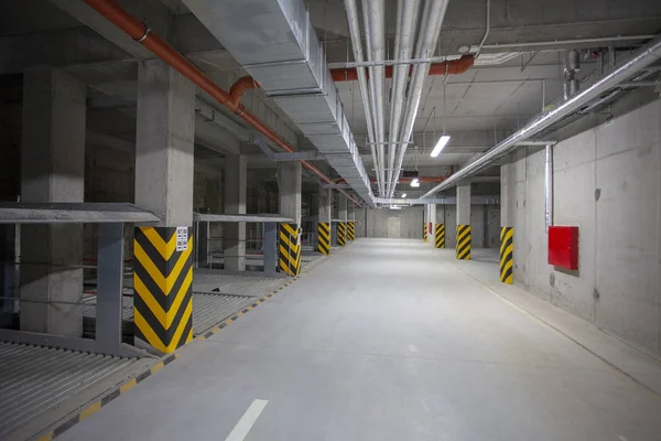 çok istasyonu yeraltı otoparkı araçlar için