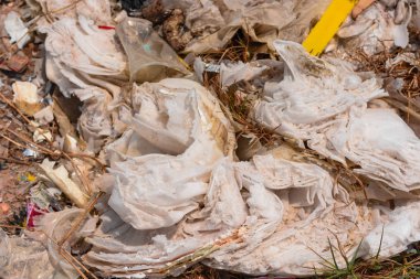 Çöp eski bez ve plastik kaldırma algoritması doğal zorluklar ayrıştırmak için uzun bir zaman alır Çevre kirliliği olmak için büyük depolama alanı kullanın.