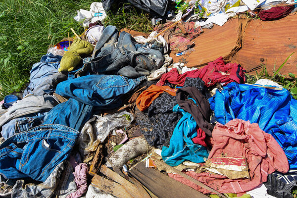 Мусор, который является старой тряпкой и пластик занимает много времени, чтобы разложить естественно трудности в алгоритме удаления Используйте большое пространство для хранения, чтобы стать загрязнением окружающей среды
.