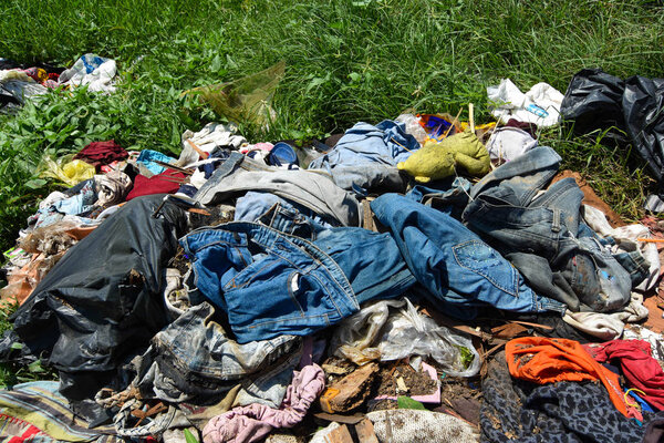 Мусор, который является старой тряпкой и пластик занимает много времени, чтобы разложить естественно трудности в алгоритме удаления Используйте большое пространство для хранения, чтобы стать загрязнением окружающей среды
.