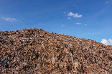 Büyük plastik atık yığını Bozulması zor çöp kentsel ve endüstriyel alanlardan atık geri dönüşüm olamaz