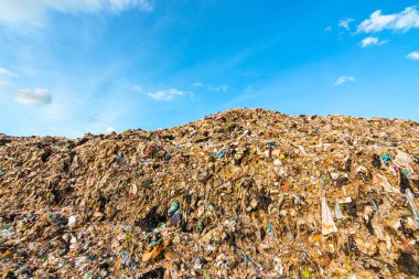 Büyük plastik atık yığını Bozulması zor çöp kentsel ve endüstriyel alanlardan atık geri dönüşüm olamaz