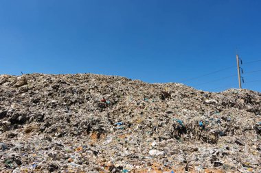 Büyük plastik atık yığını Bozulması zor çöp kentsel ve endüstriyel alanlardan atık geri dönüşüm olamaz
