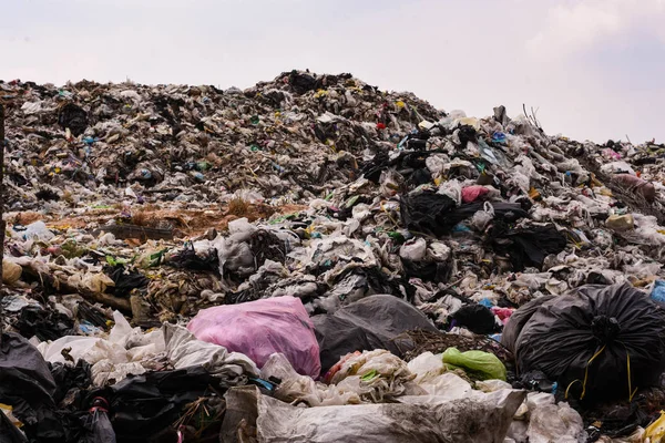 Большие Пластиковые Отходы Кучу Мусора Который Трудно Деградировать Повторно Отходов — стоковое фото