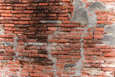 Kırmızı tuğla duvar yüzeyi Dünya Mirası Alanı, Ayutthaya, Tayland, Güneydoğu Asya tarafından zarar görmüş.