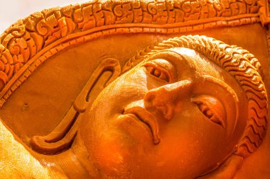 Ubon Ratchathani, Tayland 8-10 Temmuz 2017: Budist Lent Günü Festivali Balmumu oymalord Buddha kutlama ve ibadet için güzel bir heykel.