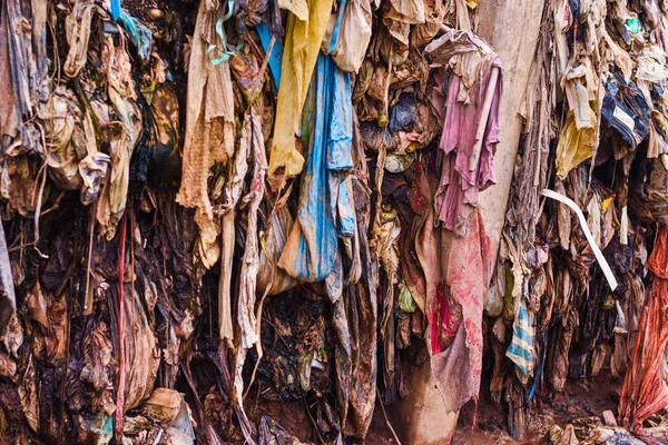Old cloth waste and plastic that are difficult to degrade are a problem in the waste management area.