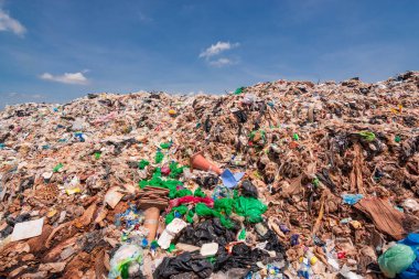 Atık atıklarından arta kalan çöpler depolama alanındaki atık birikimini artıracaktır. Eski kumaş ve renkli plastik atıkları bozmak zordur.