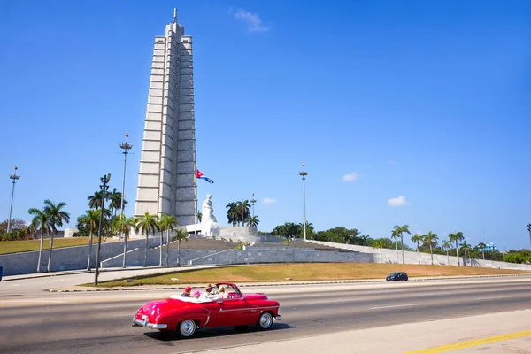 Plaza de la Revolution, Havana, Cuba - 30/03/2018: toeristen op een — Stockfoto
