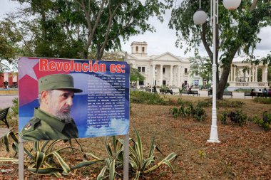 Santa Clara, Cuba, 04/01/2018: Poster Fidel C portresi ile
