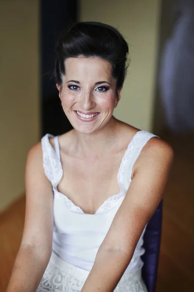 Preparations of bride before the wedding — Stock Photo, Image