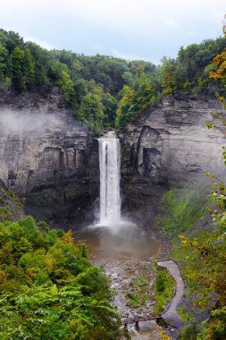 Taughannock Falls yakınındaki Ithaca, New York ve Cayuga Gölü, Dalma 215 33 feet Niagara Falls uzun olan ayak ve doğusunda Rockies en yüksek tek damla düşer.
