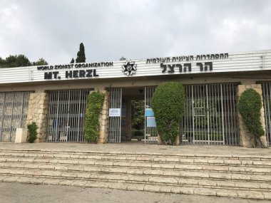 Kudüs - 9 Mayıs 2018: Mount Herzl Ulusal Mezarlığı, ayrıca Har ha-Zikaron, anma Mount giriş,
