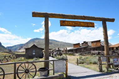Cody, Wyoming - 24 Haziran 2017: Eski iz şehir giriş. Tarihi bina, Buffalo Bill Cody ilk şehir sitesi için Cody için 1895 yılında nerede ankete toplamıdır.