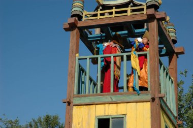 Gobi Çölü, Moğolistan - 29 Haziran 2006: Gandan Manastırı rahipler kulesine çıkıp, dua ara