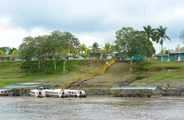 Nauta Perú Octubre 2015 Taxis Agua Alineados Muelle Sobre Río — Foto de Stock