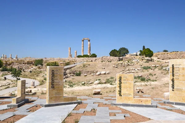 Temple Hercule Avec Des Signes Premier Plan Citadelle Amman Jordanie — Photo