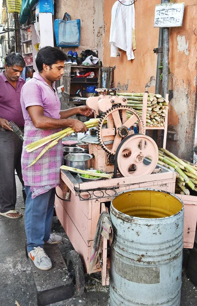 Jaipur India November 2015 Klämma Sockerrör Män Extrahera Saft Från — Stockfoto