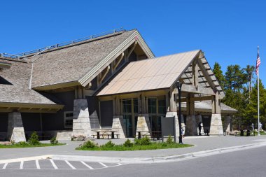 Yellowstone Milli Parkı, Wyoming - 25 Haziran 2017: Grant köyü kayıt bina. Yellowstone gölün güneybatı kıyısında ve adlandırılmış içinde onur Ulysses S. Grant'ın üzerinde bulunan.