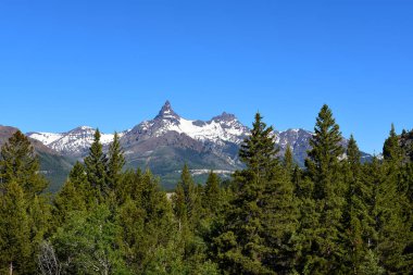 Pilot tepe ve Dizin zirve önemli dağ zirveleri Absaroka aralığında, Wyoming vardır. Zirve Beartooth karayolu görülür.