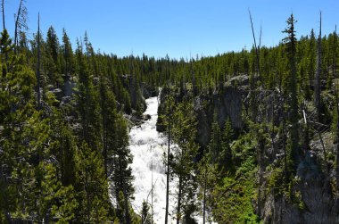 Kepler Cascades Firehole nehrinde güneybatı Yellowstone Milli Parkı'nda bir şelale var. Cascades yaklaşık 150 feet üzerinde birden fazla damla damla.