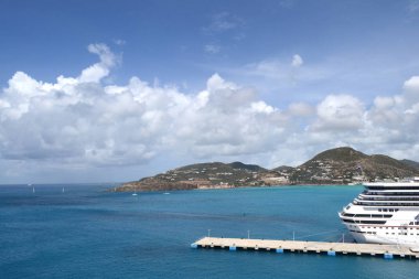 Cruise gemi Saint Maarten dock.