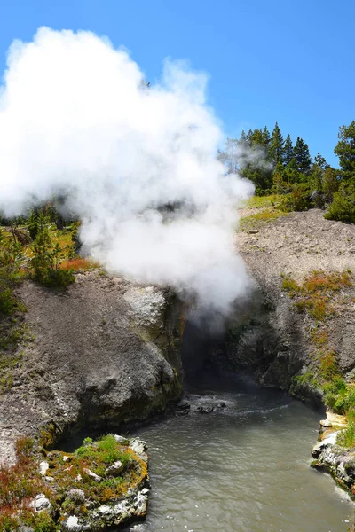 Dragons Mouth Spring Parc National Yellowstone Wyoming — Photo