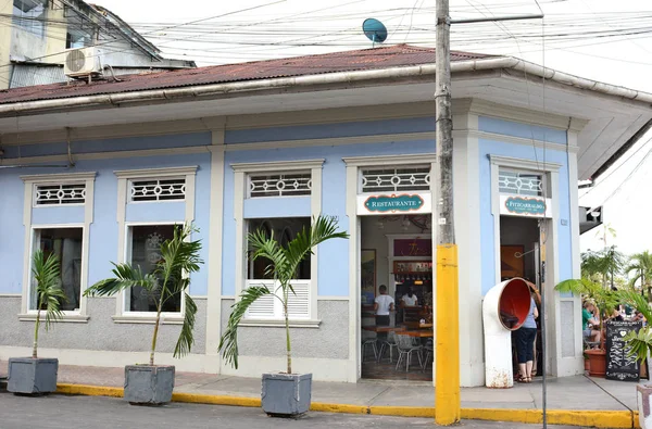 Iquitos Peru Outubro 2015 Restaurante Fitzcarraldo Com Vista Para Rio — Fotografia de Stock