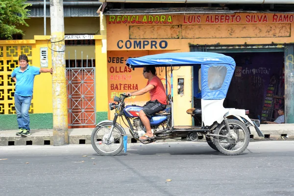 Iquitos Peru Октября 2015 Мотокар Улице Икитос Карсы Самый Распространенный — стоковое фото