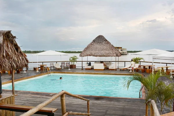 Iquitos Perú Octubre 2015 Piscina Restaurante Flotante Frio Fuego Restaurante —  Fotos de Stock