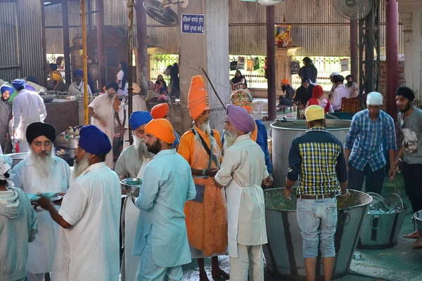 印度阿姆利则 2015年10月30日 斯里哈曼迪尔 萨希布金庙的社区厨房 — 图库照片