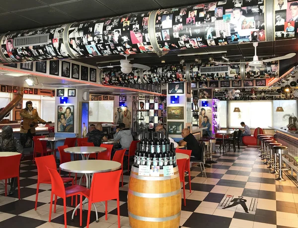 Jerusalem May 2018 Diners Elvis Inn Converted Truck Stop Has — Stock Photo, Image