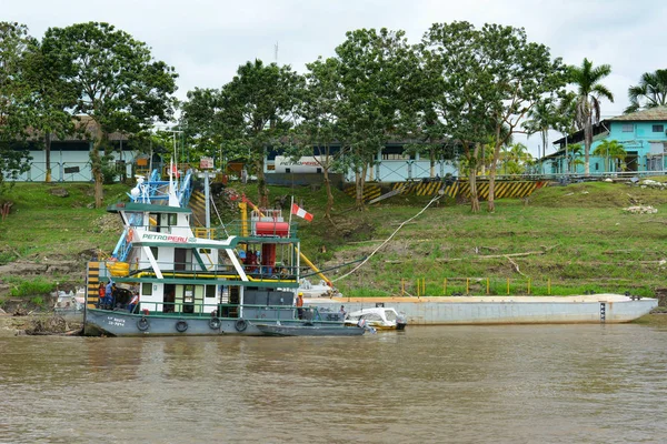 Nauta Perú Octubre 2015 Barco Petroperú Muelle Río Amazonas Cerca — Foto de Stock