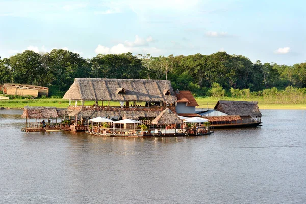 Iquitos Perú Octubre 2015 Restaurante Flotante Frio Fuego Restaurante Balsa — Foto de Stock