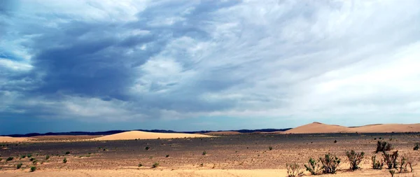 Panorama Con Las Nubes Tormenta Que Avecina Arriba Del Desierto —  Fotos de Stock