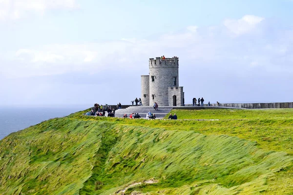 County Clare Irlanda Maio 2011 Turistas Torre Obriens Ponto Mais — Fotografia de Stock