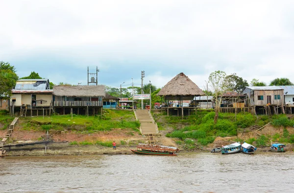 Ікітос Перу Жовтня 2015 Bario Фльорідо Видно Човні Річці Амазонка — стокове фото