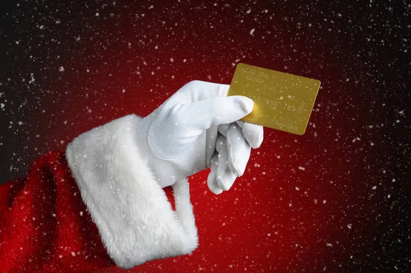 Santa Claus Hand Hält Eine Goldene Kreditkarte Über Eine Leichte — Stockfoto