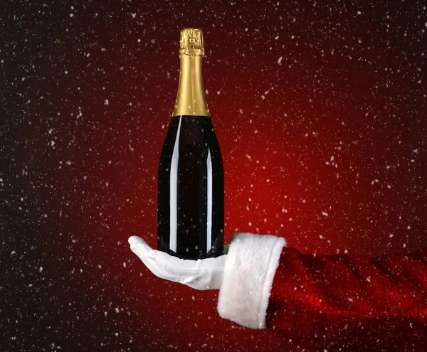 Close Van Santa Claus Een Fles Champagne Palm Van Zijn — Stockfoto